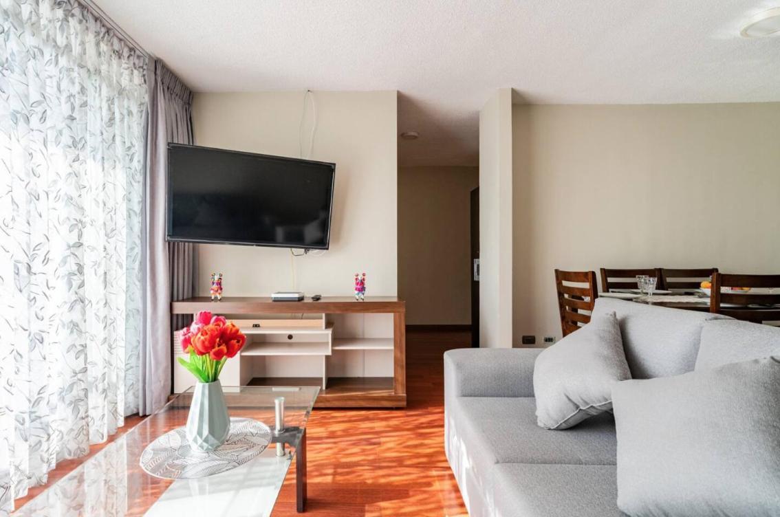 Apartamentos Estela En Alameda Colonial - 5Km Aeropuerto Jorge Chavez ลิมา ภายนอก รูปภาพ